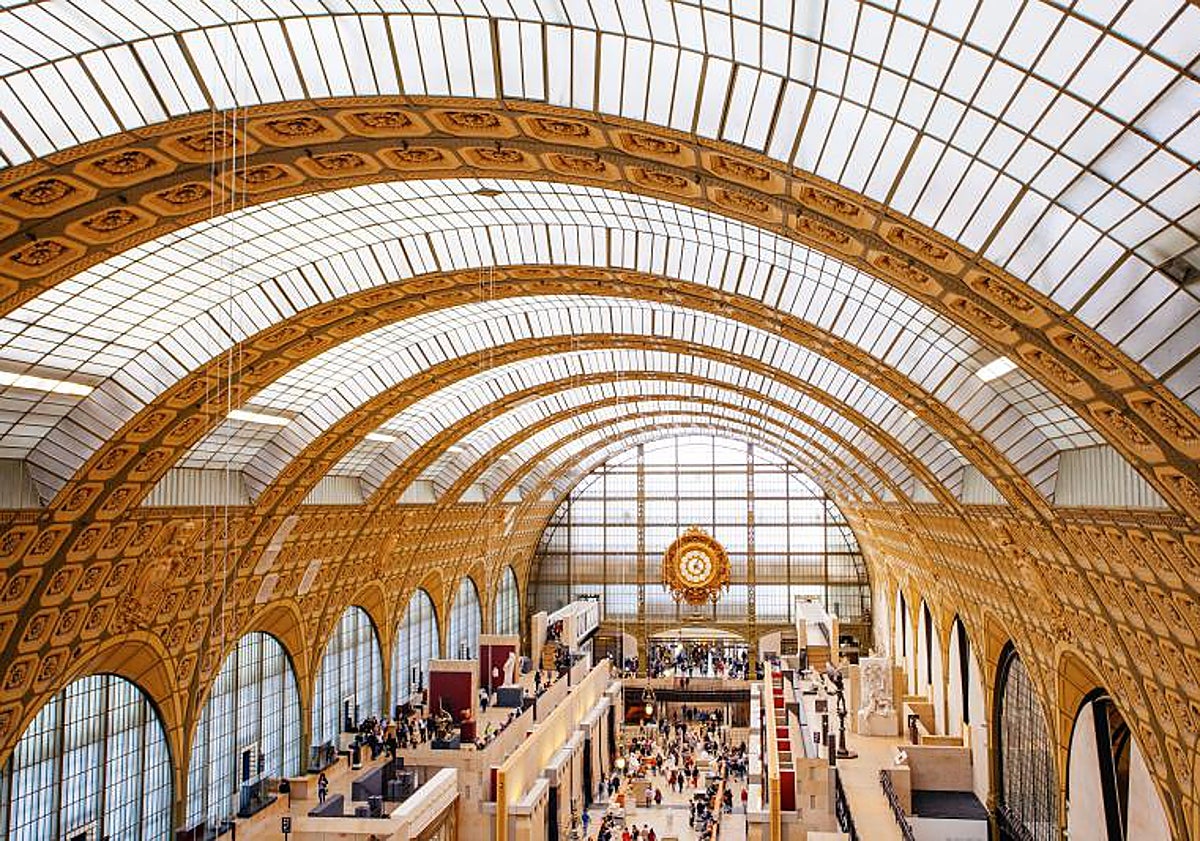 Imagen principal - De una central térmica a una estación de tren, los sitios más extraños para exponer a Sorolla